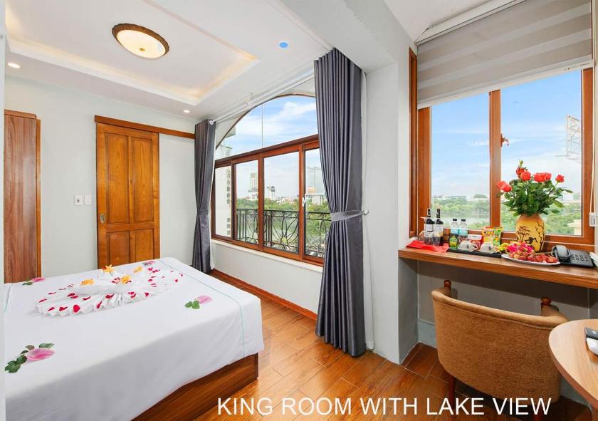 Phòng Có Giường Cỡ King Nhìn Ra Hồ Nước
