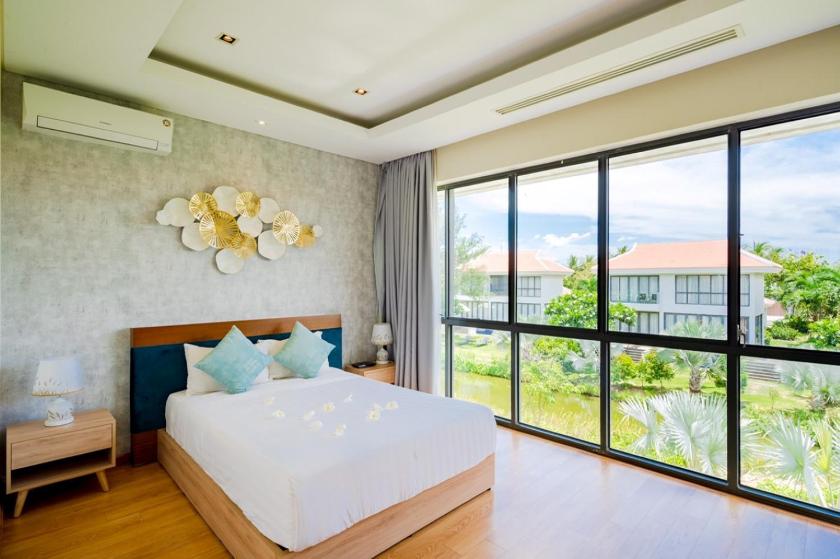 Biệt Thự Nhìn Ra Vườn