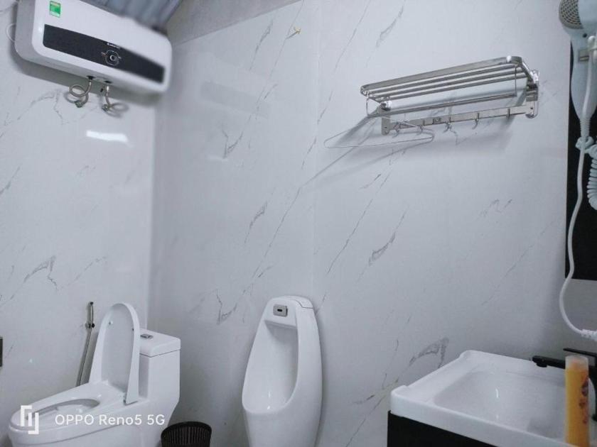 Phòng Giường Đôi Với Phòng Tắm Chung