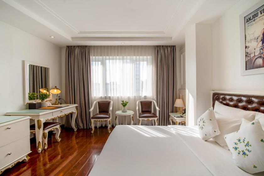 Phòng Premier Deluxe - Phòng Xông Hơi Khô Trên Sân Thượng & Bể Sục