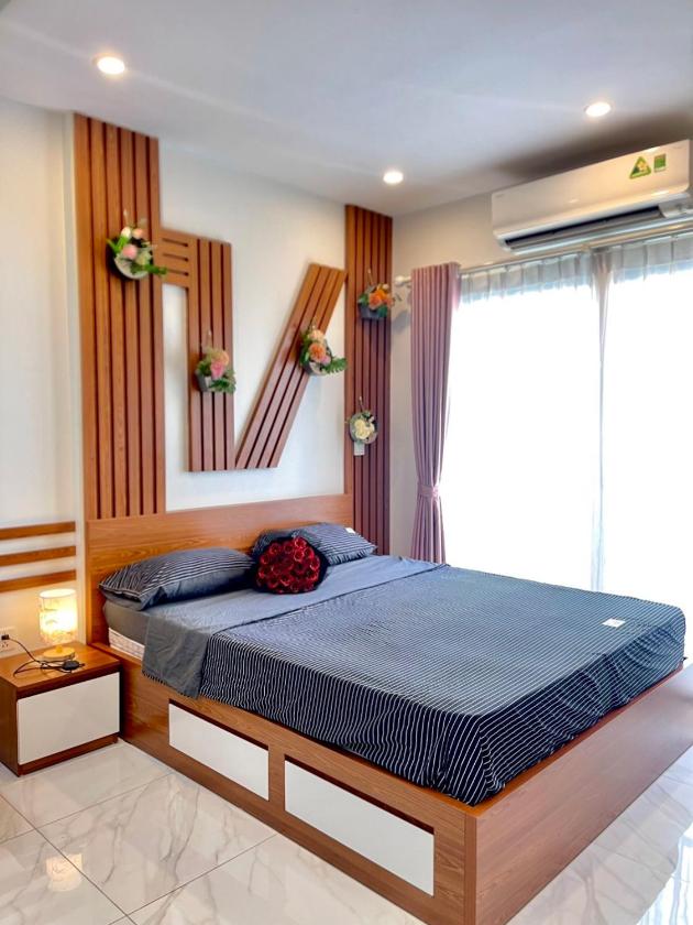 Studio Nhìn ra hồ