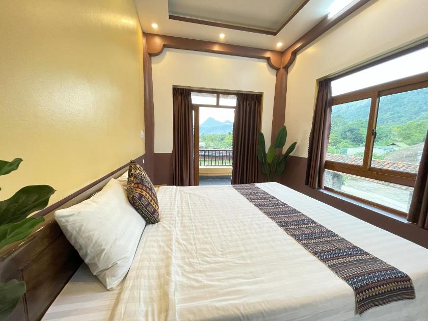 Phòng Deluxe Giường Đôi Có Ban Công