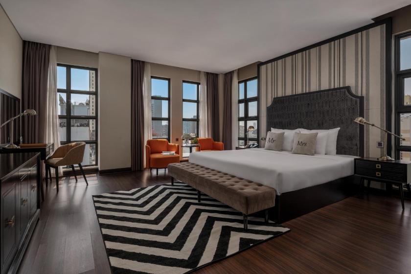 Phòng Premium Deluxe Giường Đôi Nhìn Ra Thành Phố