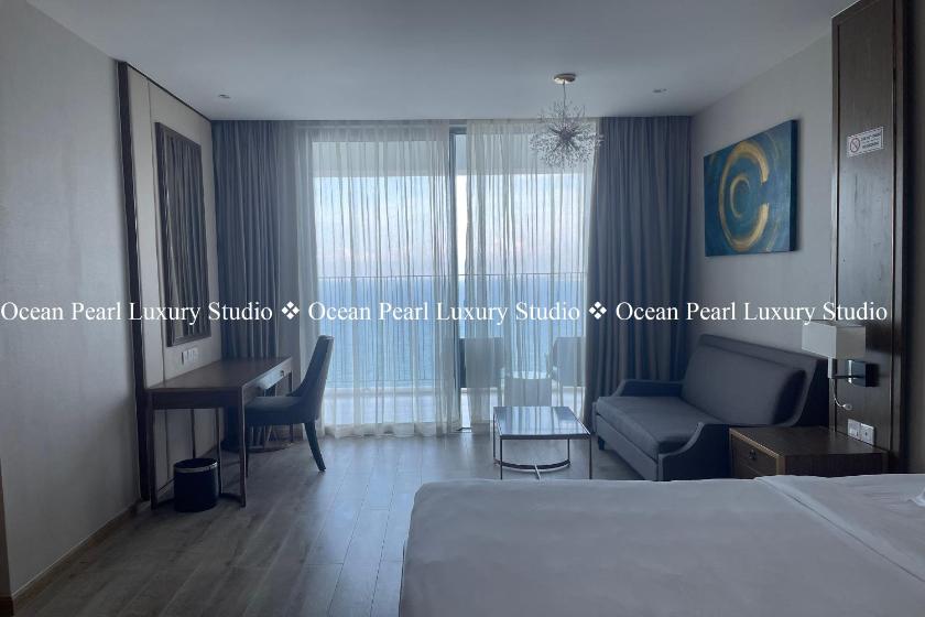 Studio Nhìn Ra Biển