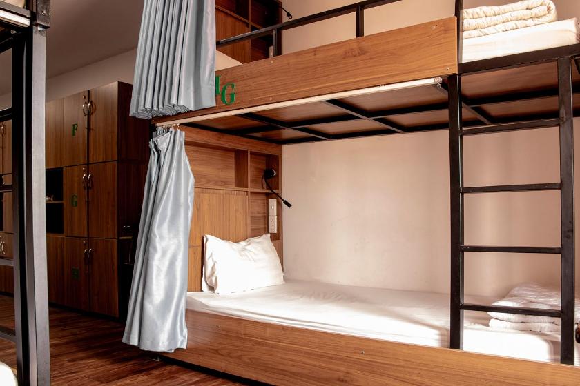 Phòng Ngủ Tập Thể 6 Giường Cho Cả Nam Và Nữ