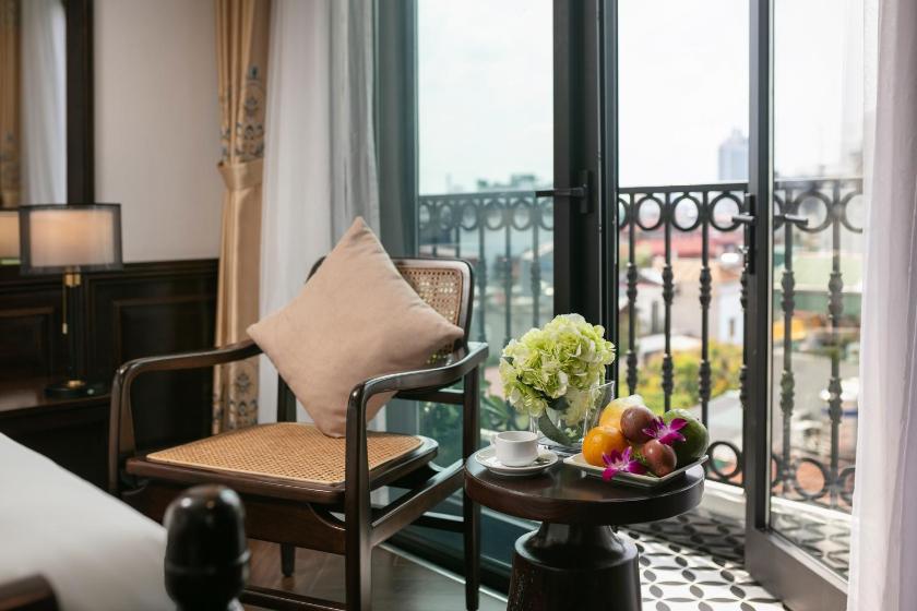 Suite có giường cỡ King với ban công