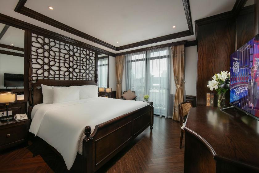 Suite có giường cỡ King với ban công