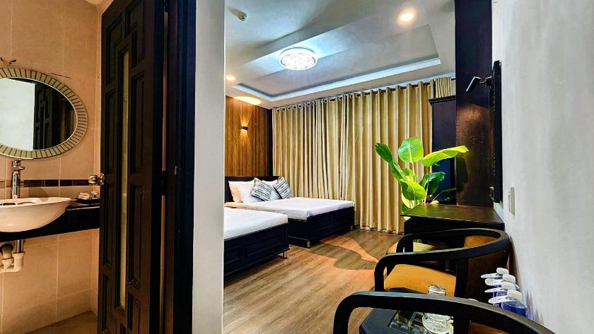 Family Room with Bath with afternoon tea