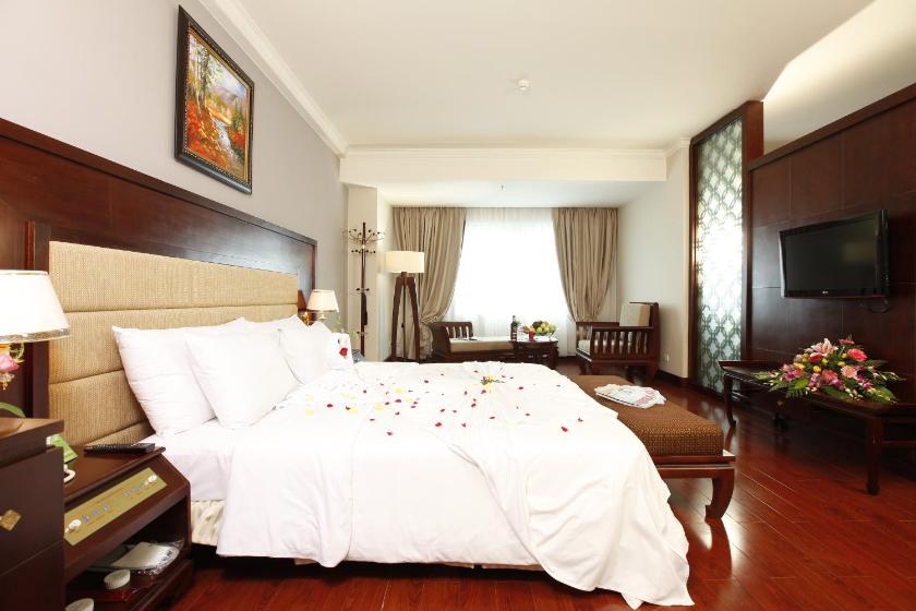 Suite Deluxe Có Giường Cỡ King