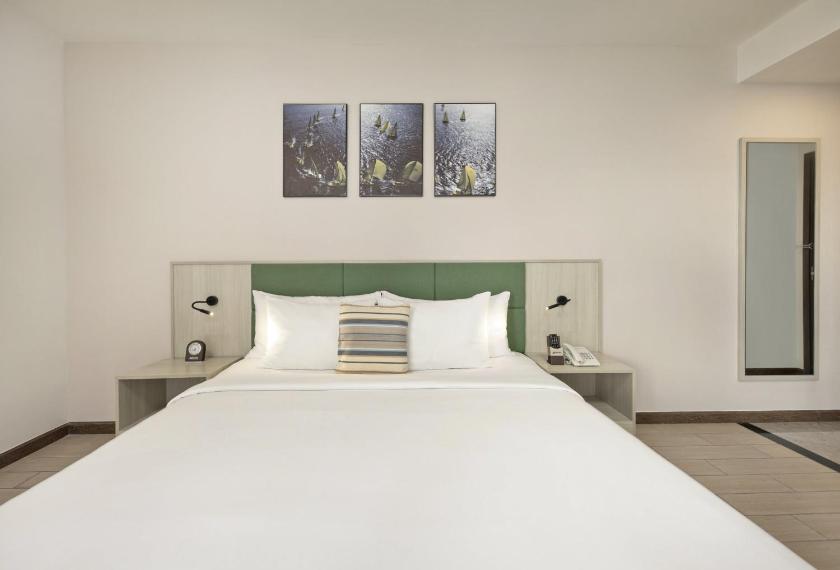 Superior City View with Balcony