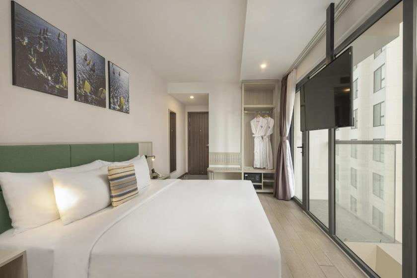 Superior City View with Balcony