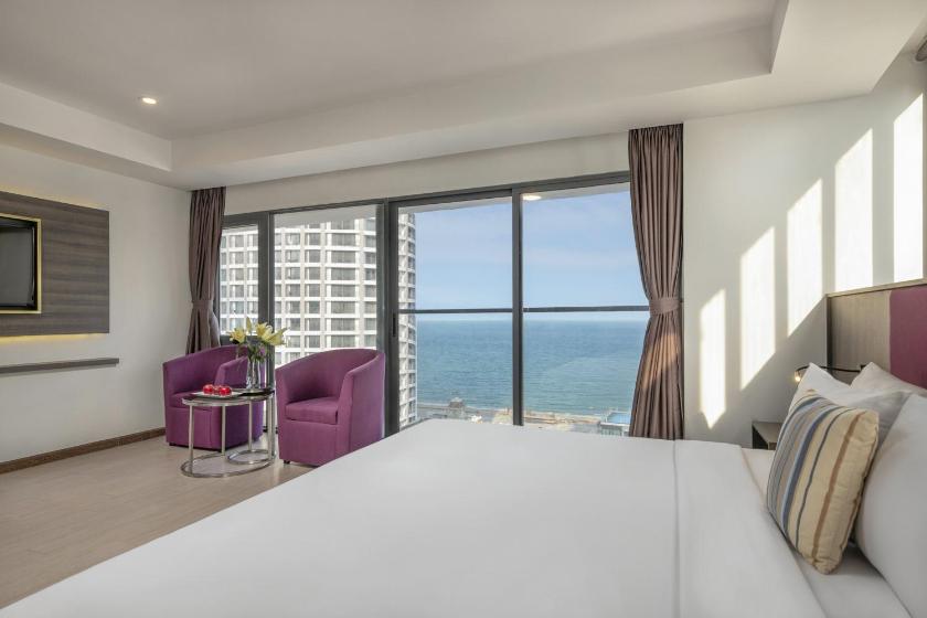 Executive Sea View with Balcony and Bathtub