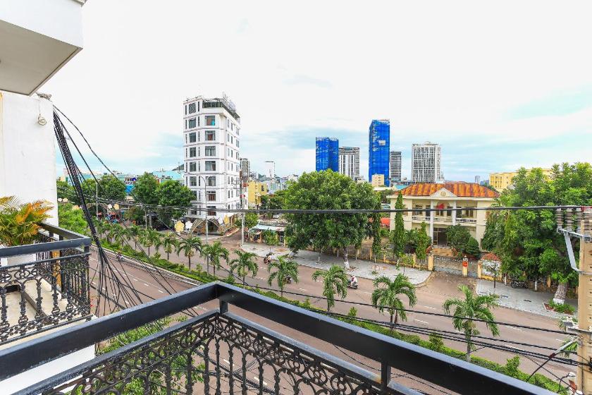 Phòng Giường Đôi Có Ban Công