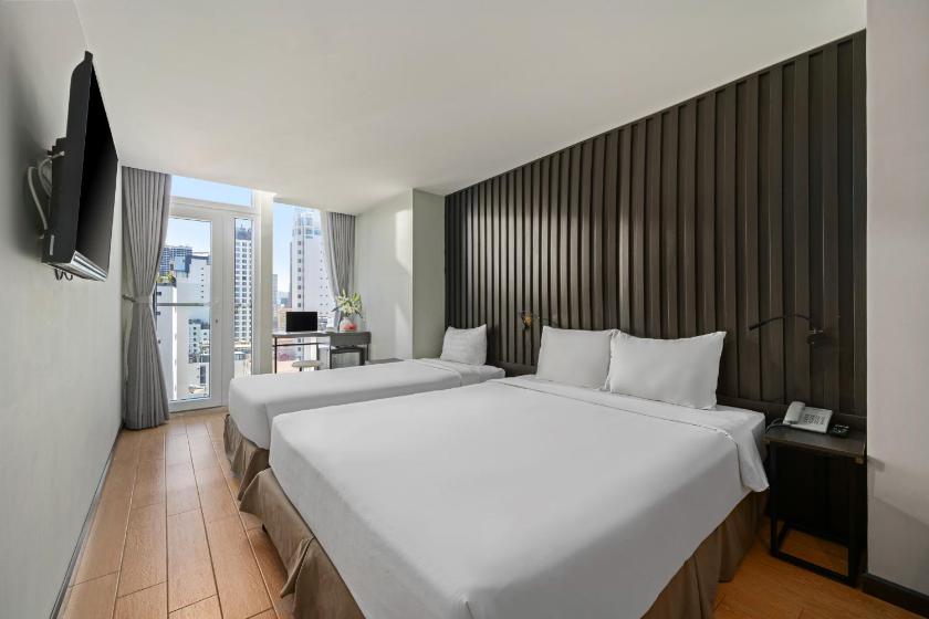 Phòng 3 Người Nhìn Ra Thành Phố