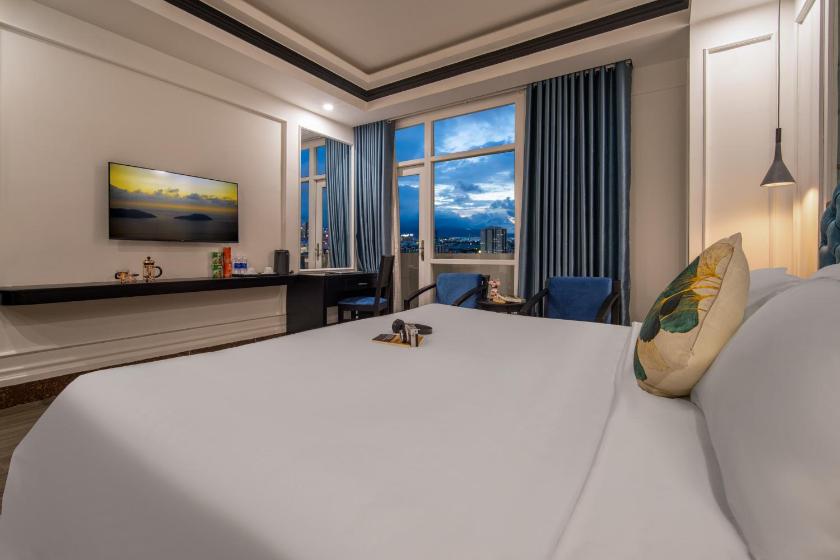 Phòng Deluxe Giường Cỡ King Nhìn Ra Thành Phố Có Ban Công