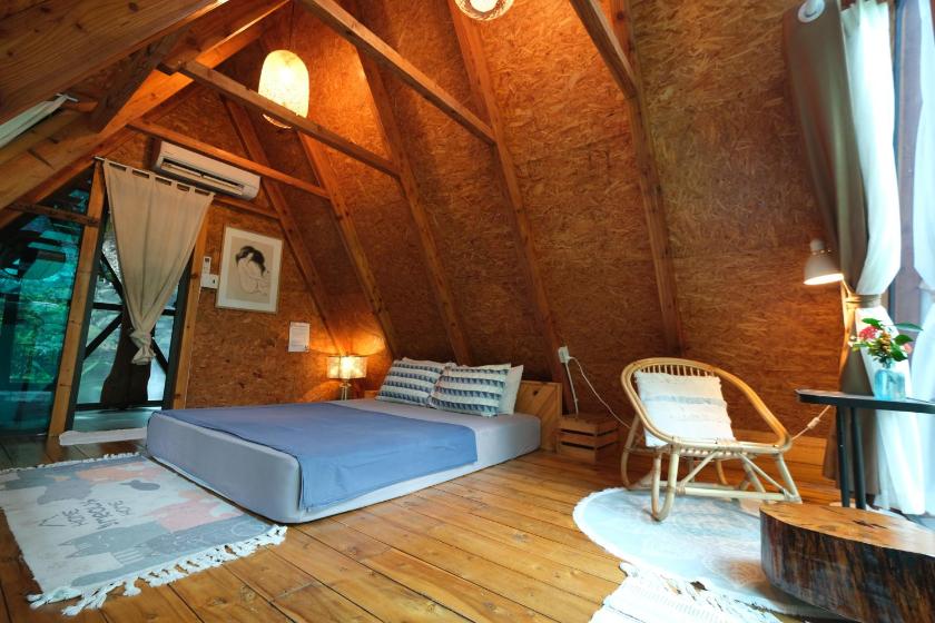 Phòng Có Giường Cỡ King Nhìn Ra Hồ Nước