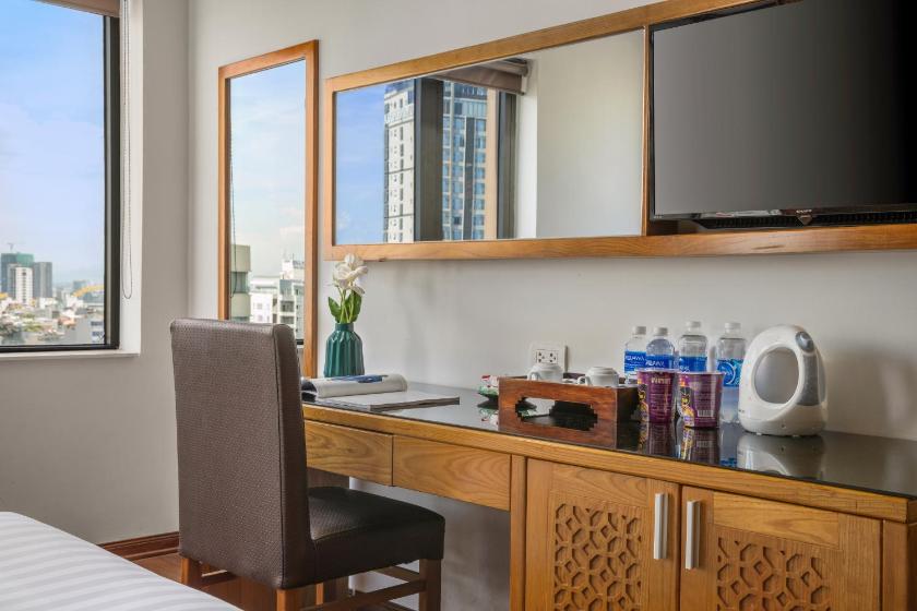 Phòng Deluxe Giường Đôi Nhìn Ra Thành Phố Phòng Deluxe Giường Đôi Nhìn Ra Thành Phố