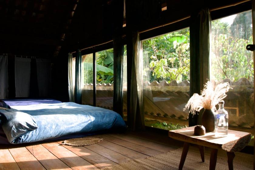 Phòng 3 Người Nhìn Ra Núi