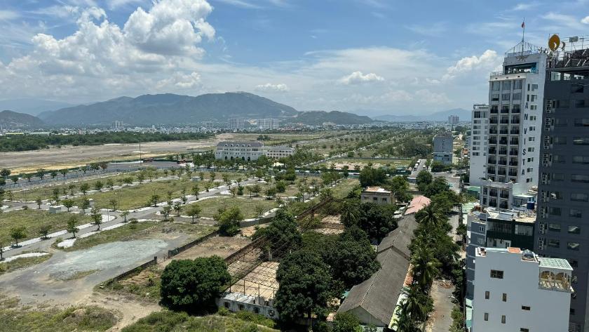 Phòng 3 Người Nhìn Ra Thành Phố