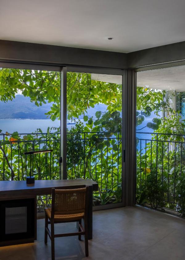 Deluxe Double Room Partial Sea View and Bathtub - Daily Afternoon Tea Inclusive