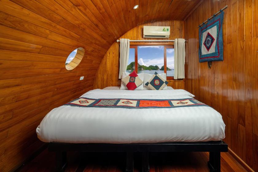 Deluxe Double or Twin cabin with Oceanview Deluxe Double or Twin cabin with Oceanview