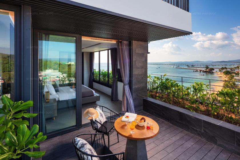 Rooftop Partial Seaview Suite 
