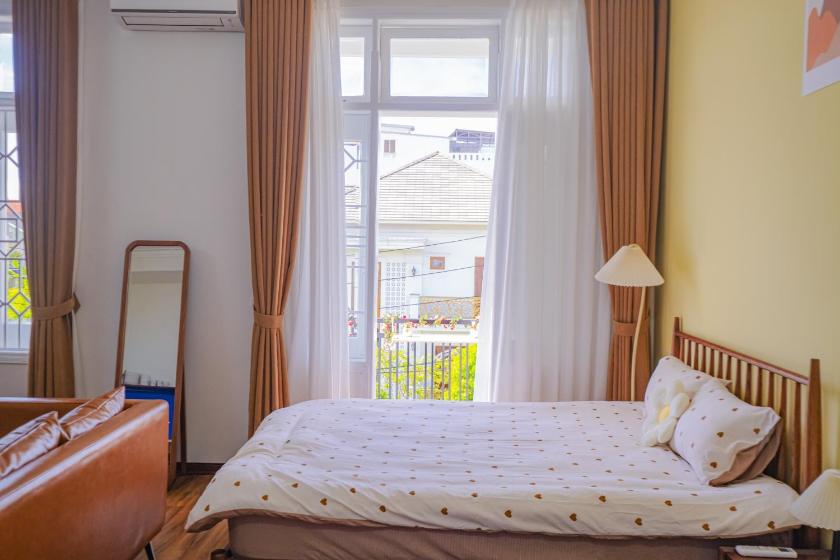 Phòng 2 giường đơn có ban công