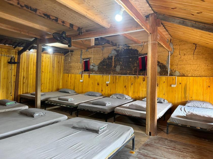 Phòng Ngủ Tập Thể Cho Cả Nam Và Nữ