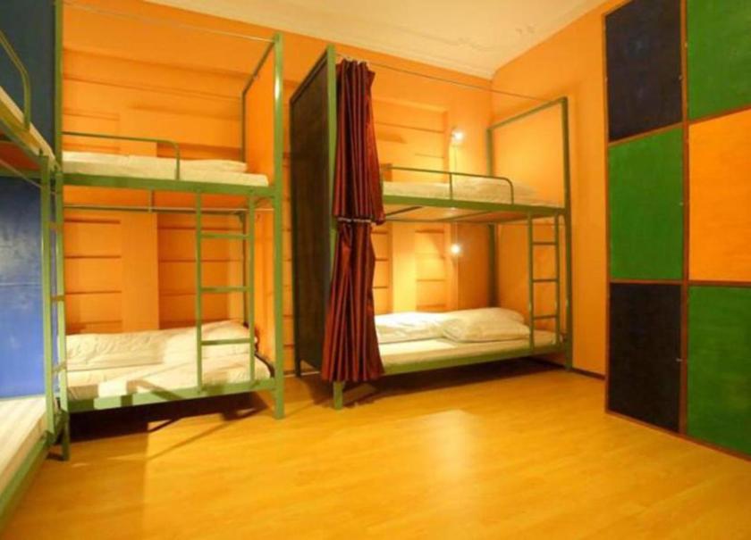 Giường Tầng Trong Phòng Ngủ Tập Thể Cho Nam Và Nữ