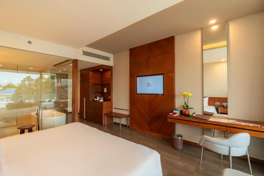 Phòng Cổ Điển Có Giường Cỡ King Nhìn Ra Thành Phố Phòng Cổ Điển Có Giường Cỡ King Nhìn Ra Thành Phố