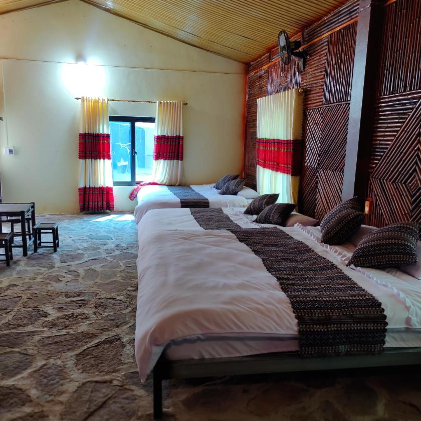 Phòng gia đình với phòng tắm riêng.