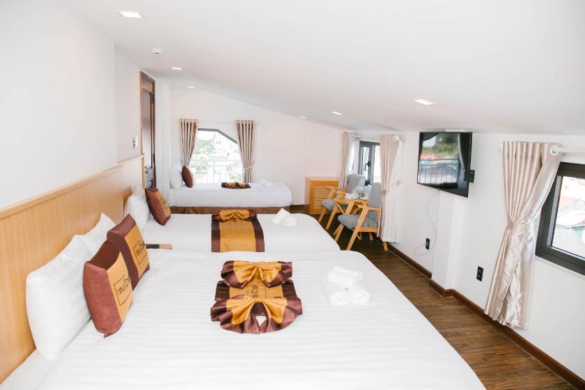 Suite Gia Đình Deluxe