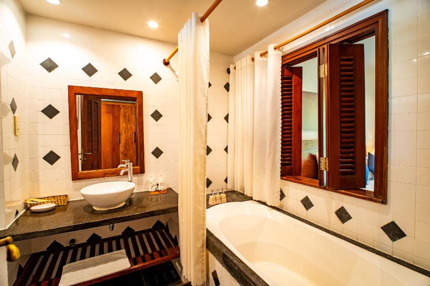 Phòng Premier Giường Đôi/2 Giường Đơn Có Ban Công Và Tầm Nhìn Ra Vườn