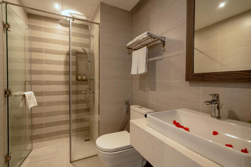 Suite Oceanfront View with Living Room - 24-Hour Rolling Stay