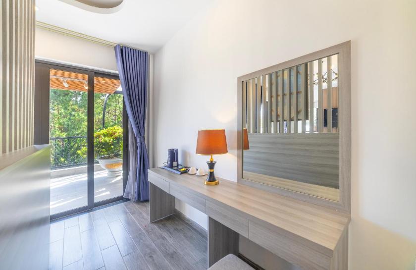 Phòng Deluxe Giường Đôi Có Ban Công