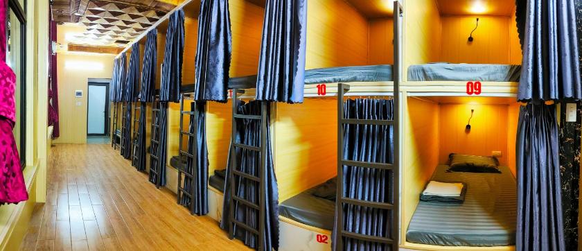 Phòng Ngủ Tập Thể 10 Giường Cho Cả Nam Và Nữ