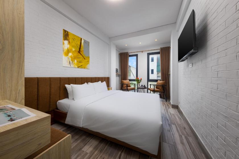 Phòng Deluxe Giường Đôi Có Ban Công