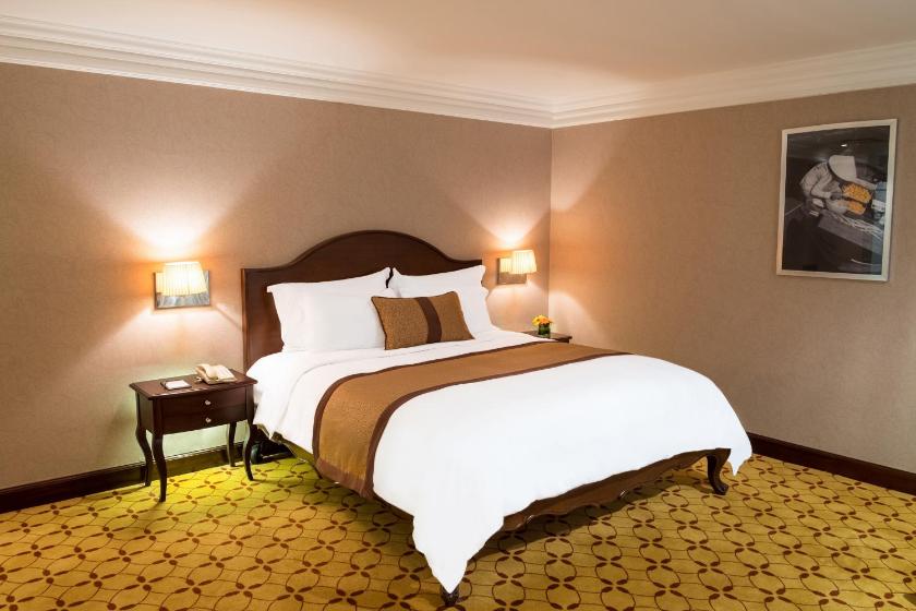 Club Premium Deluxe with Executive Lounge, 1 Way Airport Transfer, Afternoon Tea, Evening Cocktails and Free 3 Pieces Of Laundry Daily