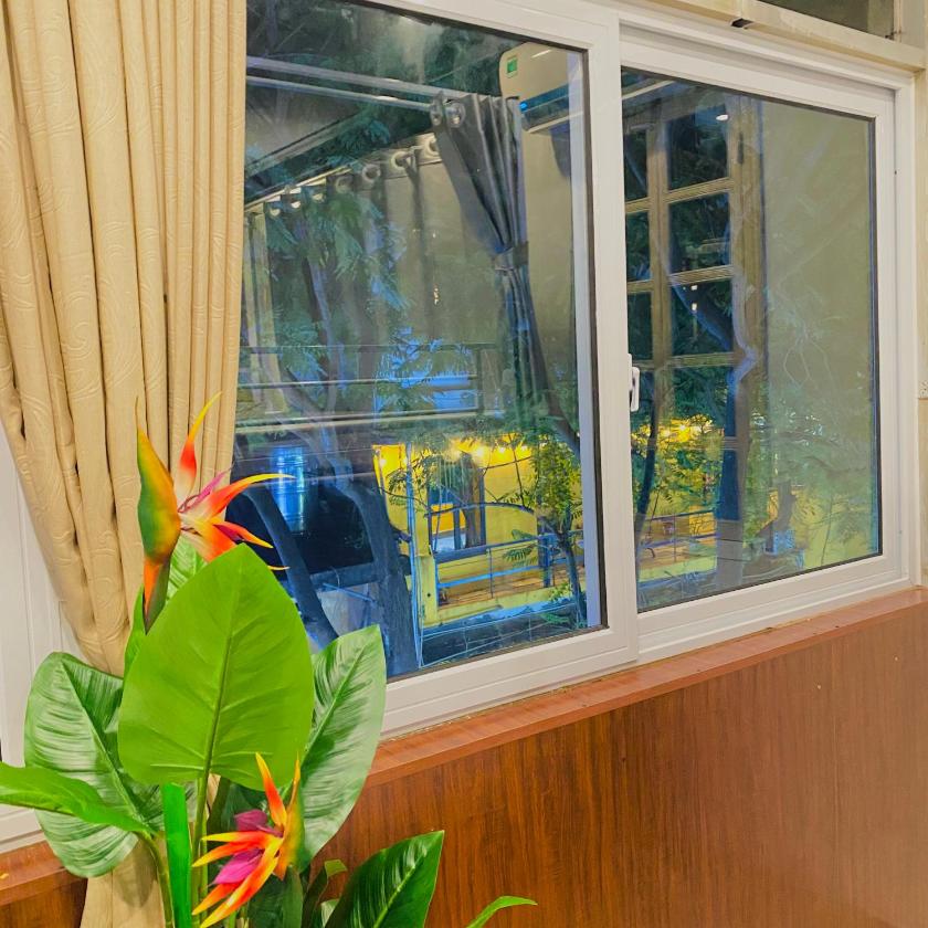 Phòng ngủ Tập thể 8 Giường cho cả Nam và Nữ