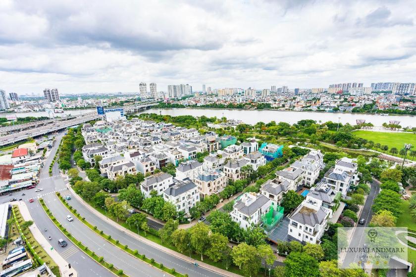 Three-Bedroom Premium Apartment with Balcony