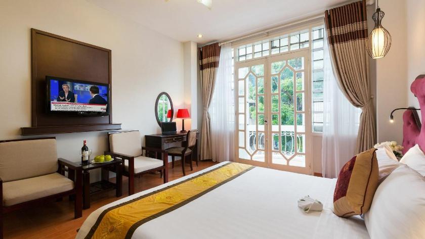 Phòng Deluxe Giường Đôi Có Ban Công