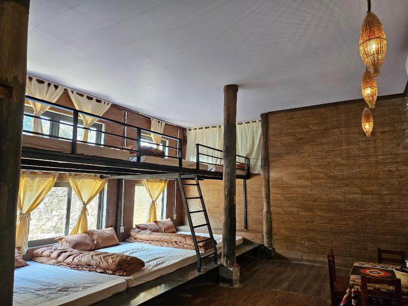 Phòng Ngủ Tập Thể 10 Giường Cho Cả Nam Và Nữ