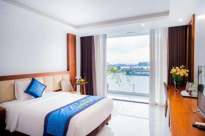 Phòng Giường đôi Deluxe (2 Người lớn + 1 Trẻ em) Phòng Giường đôi Deluxe (2 Người lớn + 1 Trẻ em)