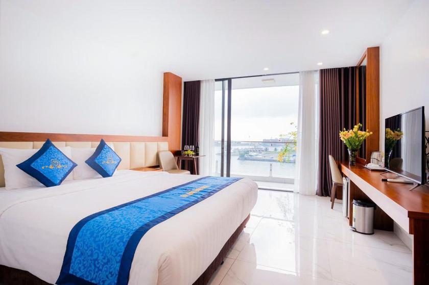 Phòng Giường đôi Deluxe (2 Người lớn + 1 Trẻ em) Phòng Giường đôi Deluxe (2 Người lớn + 1 Trẻ em)