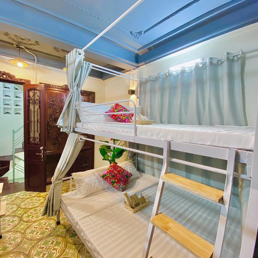 Giường Tầng Trong Phòng Ngủ Tập Thể Cho Nam Và Nữ