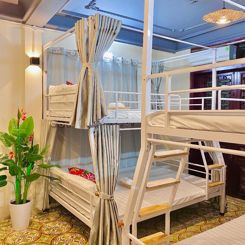 Giường Tầng Trong Phòng Ngủ Tập Thể Cho Nam Và Nữ