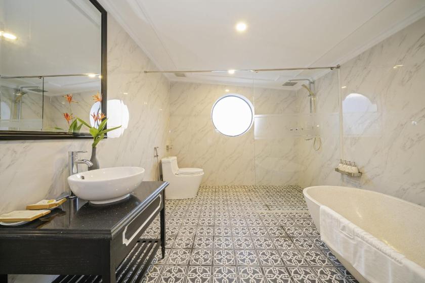 Phòng Deluxe Giường Đôi Có Bồn Tắm Phòng Deluxe Giường Đôi Có Bồn Tắm