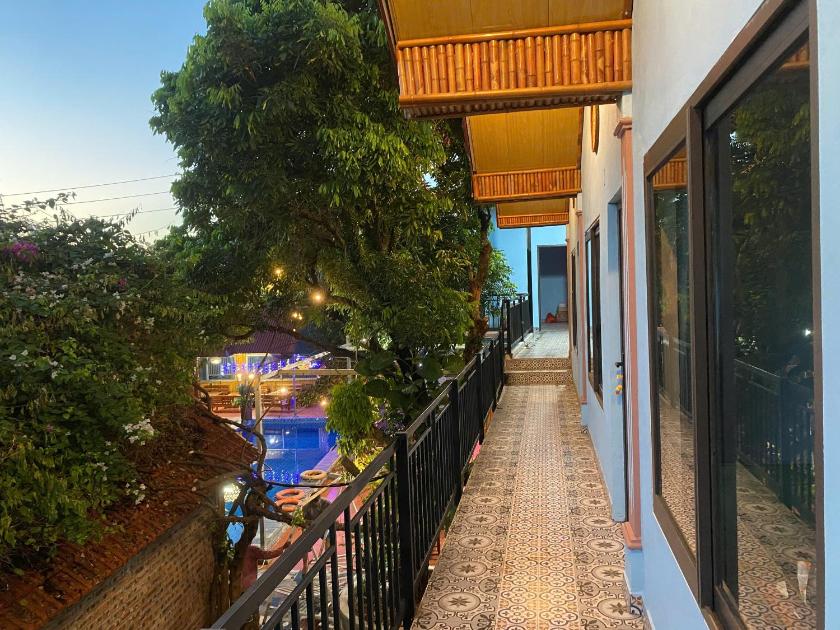 Bungalow Deluxe Bungalow Deluxe