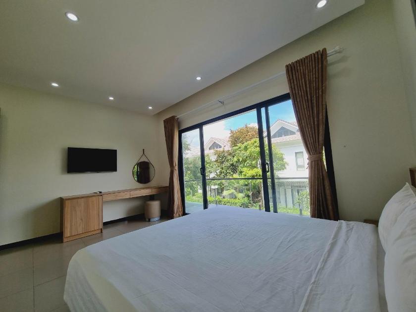 Biệt Thự Nhìn Ra Vườn