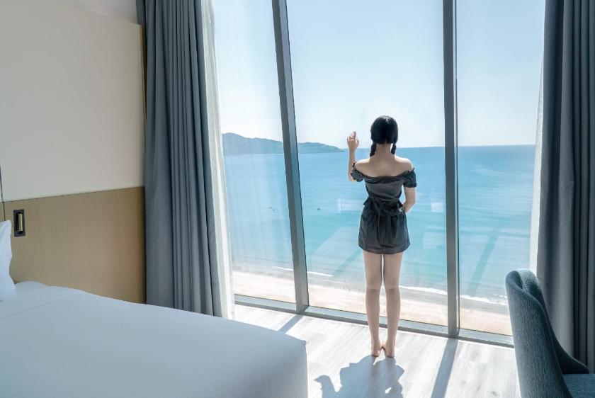 Suite King Room Ocean Front with Bathtub